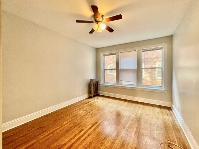 Building Photo - 5461 S Everett Ave