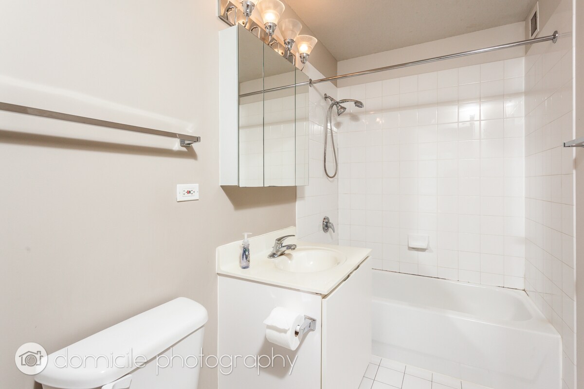 Building Photo - 2 E Erie St