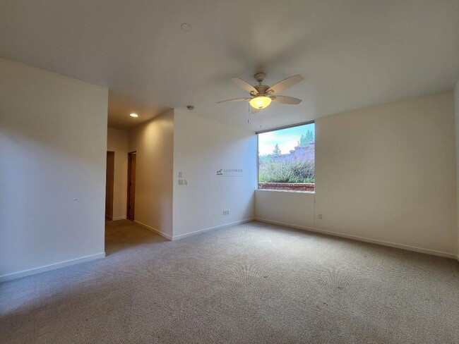 Building Photo - 617 Avenida Colima