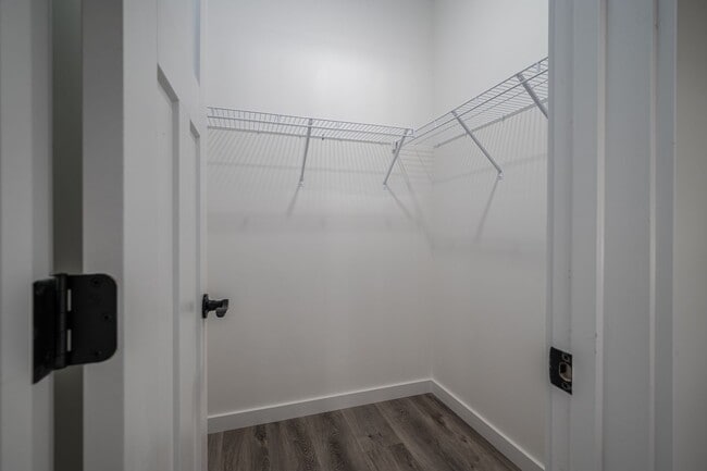 Building Photo - Your New Home Awaits in Hickory!