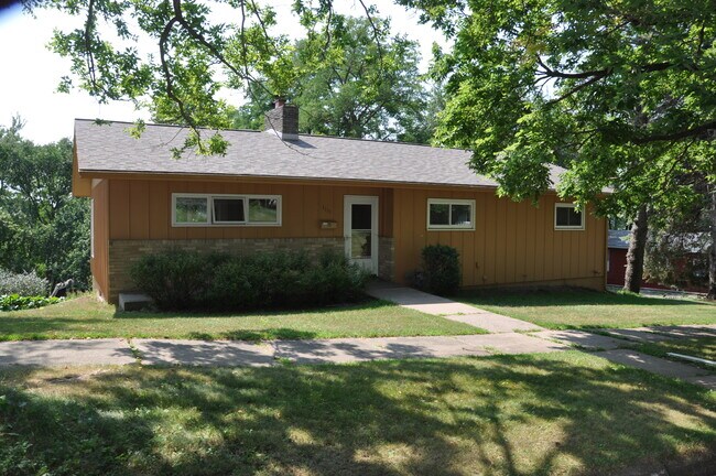 North view - 1111 Forest St
