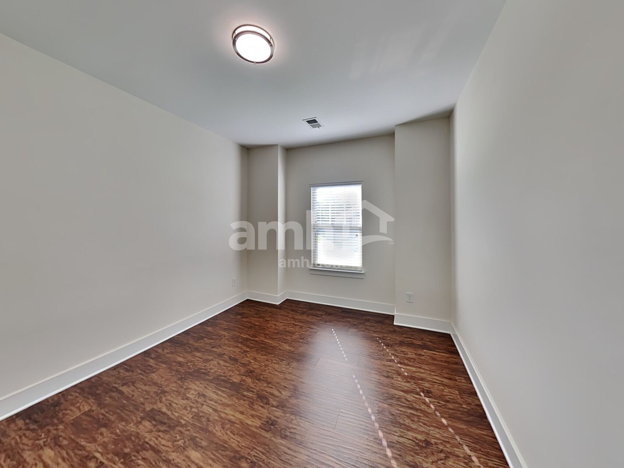 Building Photo - 1065 Adams Haven Bend