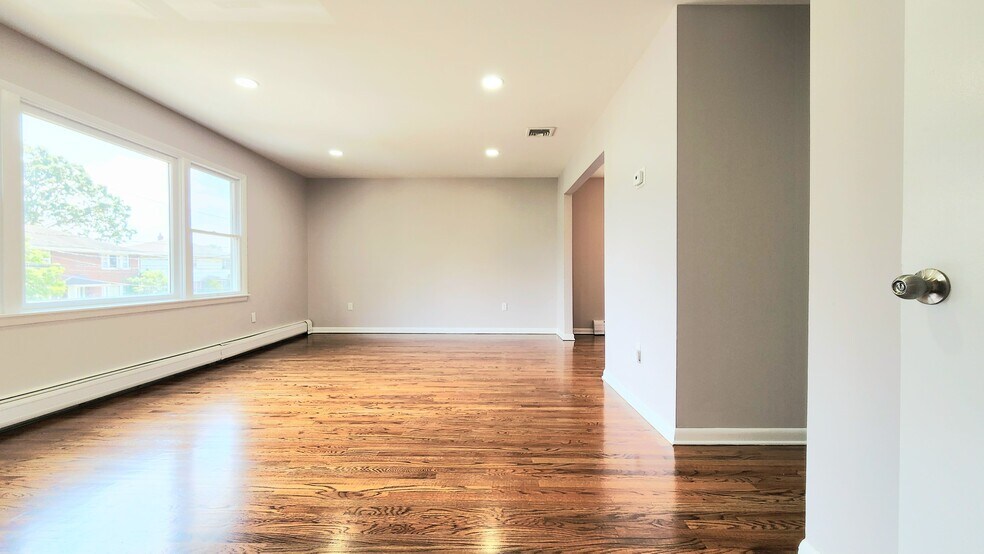 Large Living Space - 223 Miller Ave