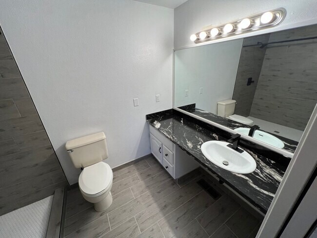 Building Photo - 1041 Deena Way