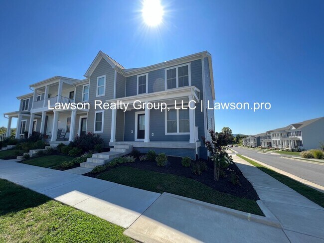 Building Photo - Upscale and Spacious Daleville Townhome