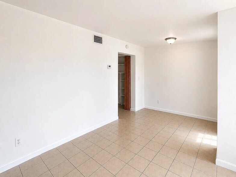 Building Photo - 3701 SW 59th Terrace