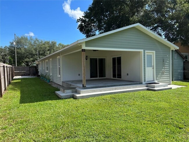 Building Photo - 929 E Shadowlawn Ave