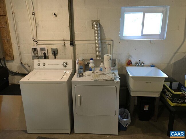 Building Photo - 718 McIntire Rd