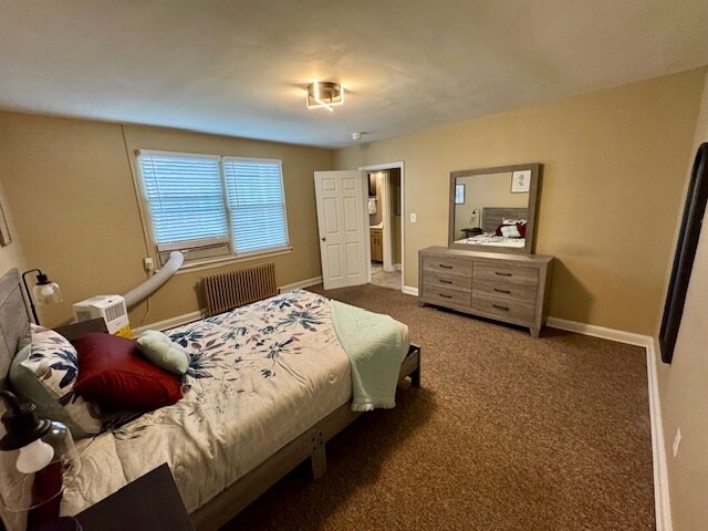 Master Bedroom w/ Queen bed. - 3935 S St SE
