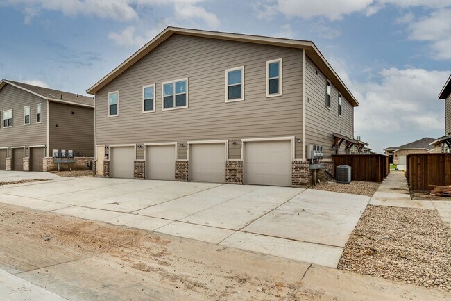Building Photo - GORGEOUS 3 BEDROOM FOUR PLEX LOCATED IN MI...
