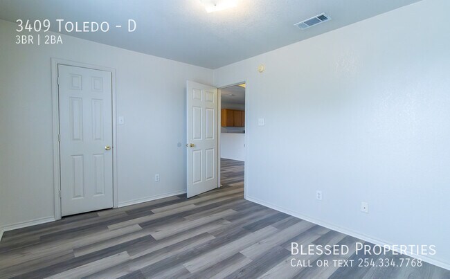 Building Photo - 3409 Toledo-D