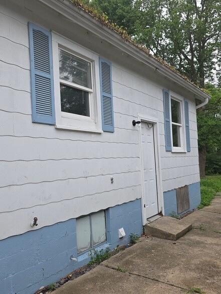 Building Photo - 1818 E Clay St