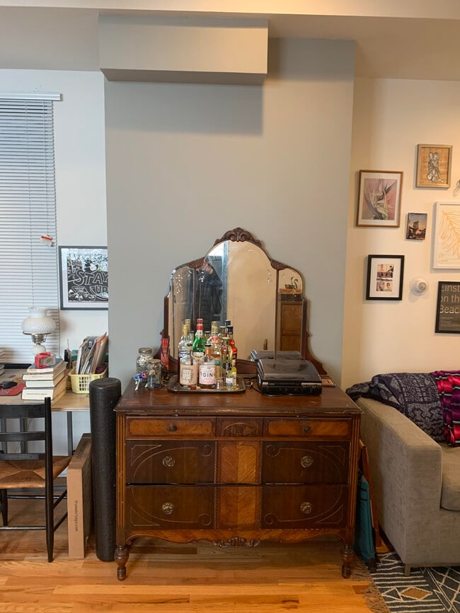 Building Photo - 1116 N Hermitage Ave