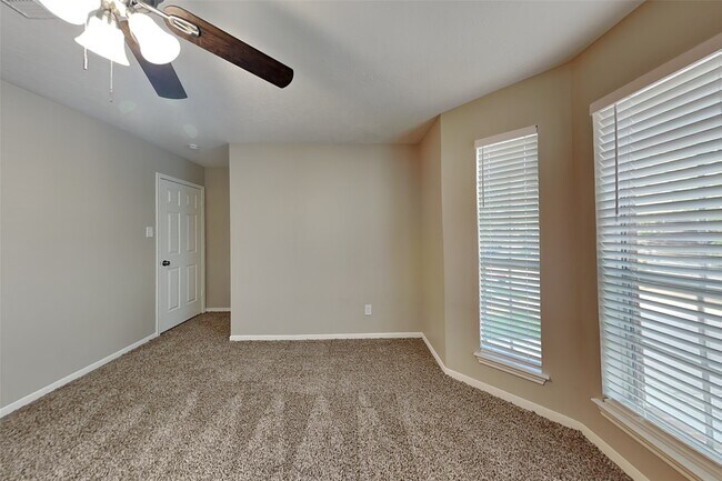Building Photo - 15142 Red Cedar Cove Ln