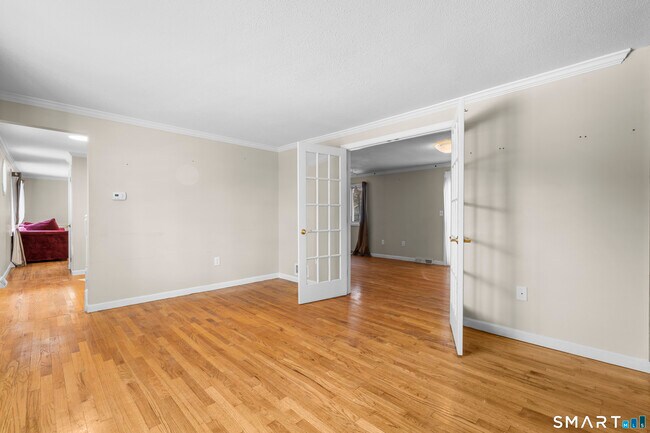 Building Photo - 52 Laura Rd