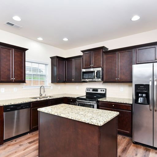 Building Photo - 248 Elmhaven Dr