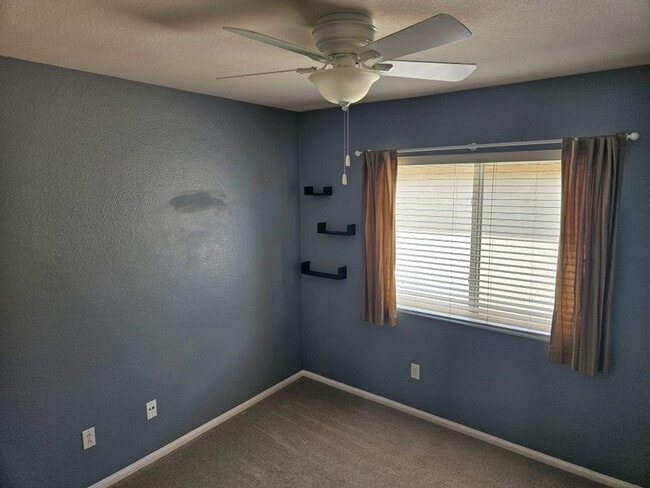 Building Photo - 3 Bedroom - 2.5 Bathroom Townhome in Scrip...