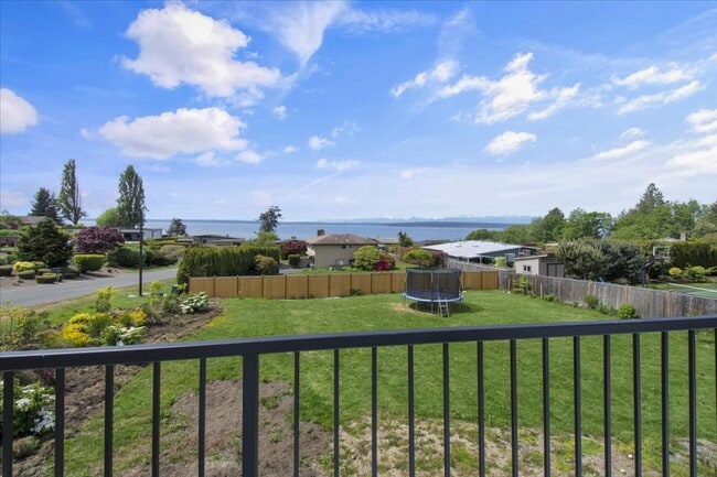 Building Photo - 4Bd/3.25Ba Shoreline House
