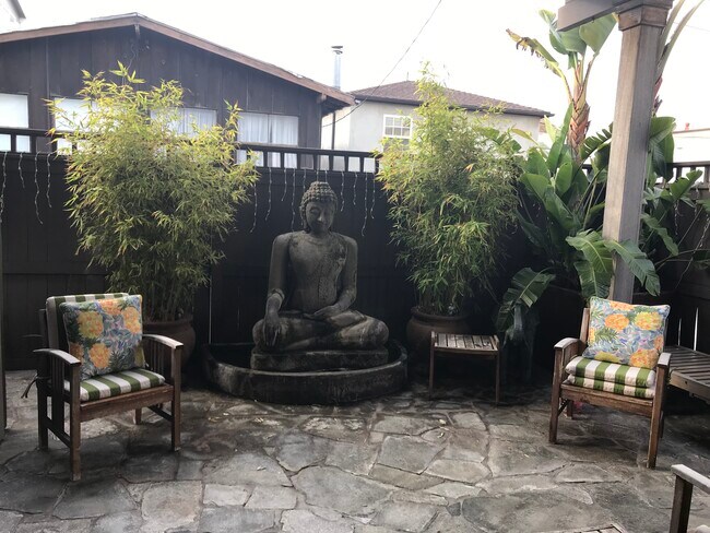 Building Photo - 332 21st St