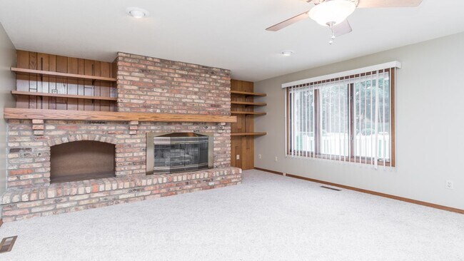 Building Photo - 1605 E 49th St
