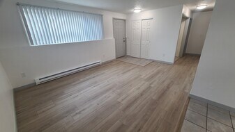 Building Photo - 2404 N Hamilton St