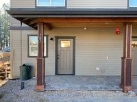 Building Photo - BEAUTIFUL SISTERS GROUND LEVEL APARTMENT, CLOSE TO DOWNTOWN!
