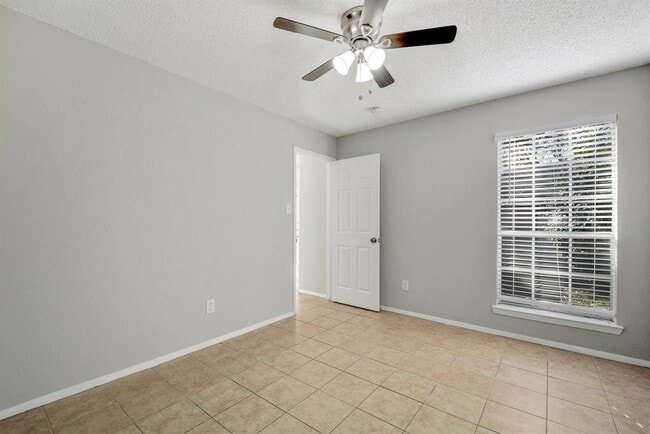 Building Photo - 12207 Alderbrook Dr