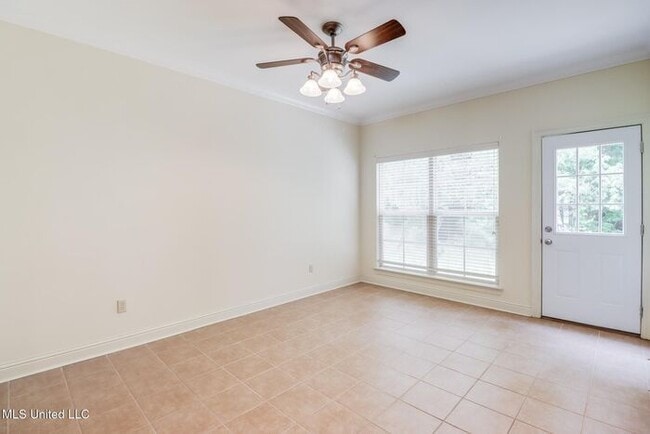 Building Photo - 908 Jefferson Dr