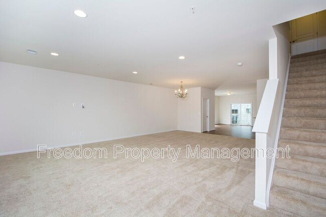 Building Photo - 14894 Mason Creek Cir