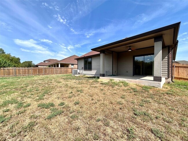 Building Photo - 505 Willow Walk Dr