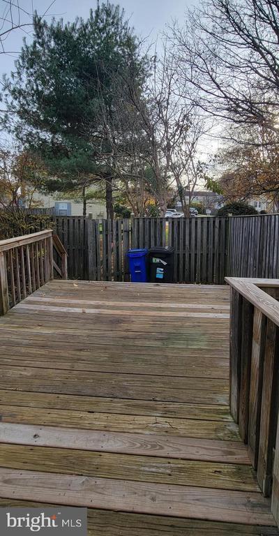 Primary Photo - 15549 N Oak Ct