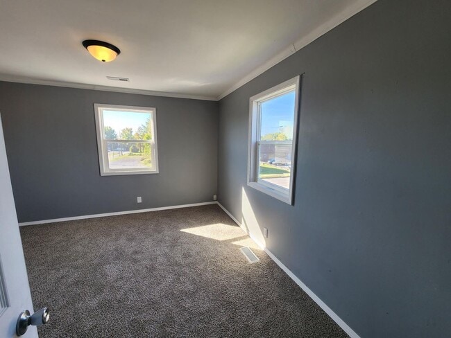 Building Photo - Large office space on East DeYoung, Marion.