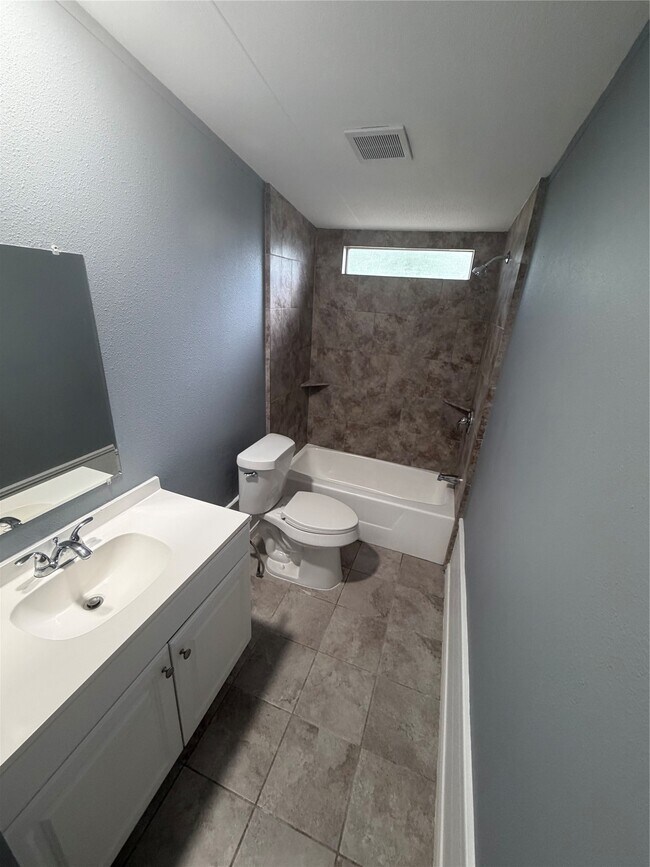 Building Photo - 15476 Esther Dr