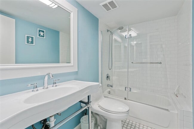 Building Photo - 2617 Cove Cay Dr
