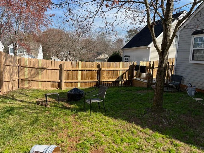 Building Photo - 4 Maravista Ave