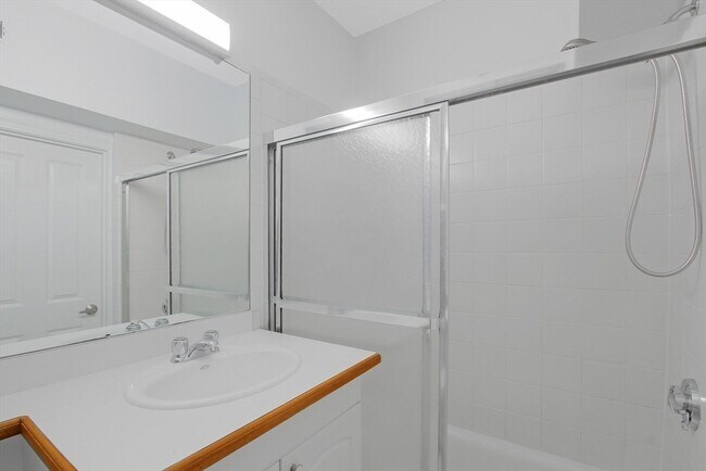 Building Photo - 140 Boylston St