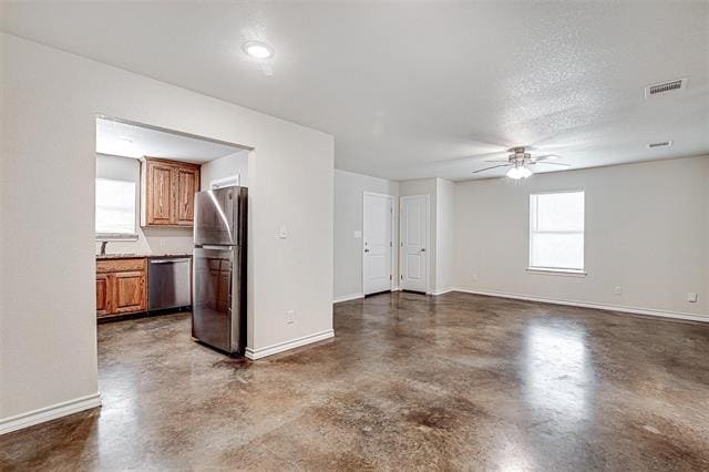 Building Photo - 200 Honey Bee Dr