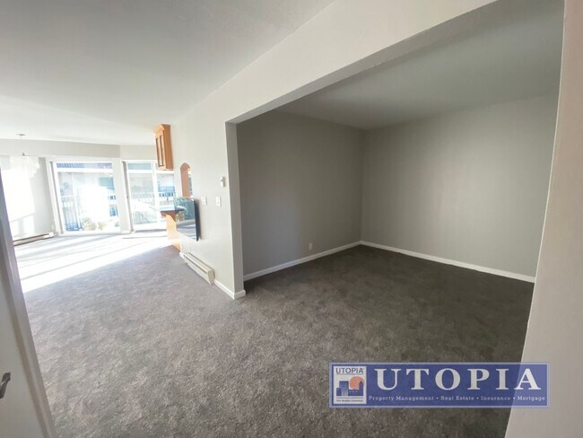 Building Photo - Ocean Views: 2Bd/2Ba + Office - Sunny, Top Floor Condo, Deck, Pool & Hot Tub