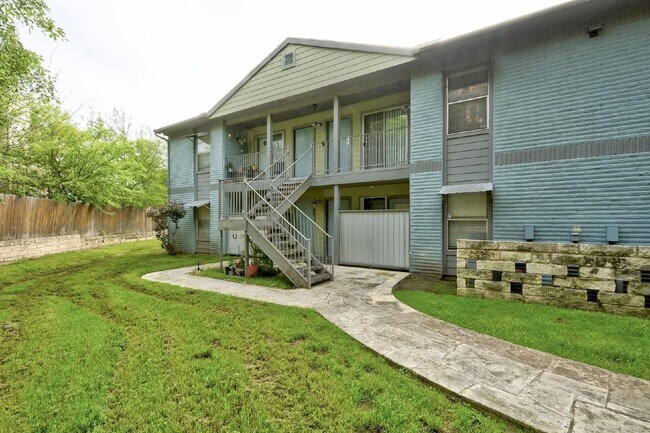 Building Photo - 3204 Menchaca Rd