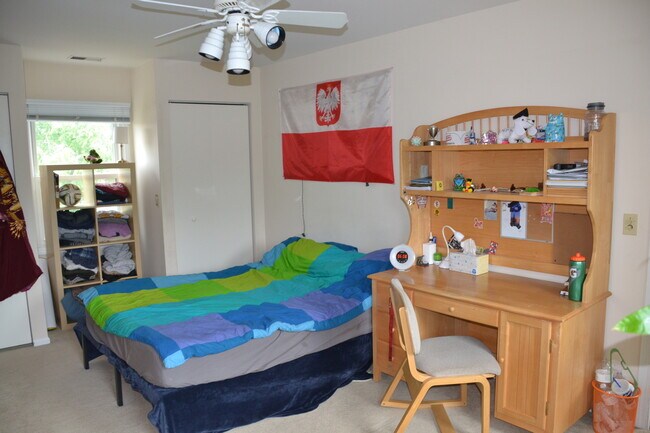 Building Photo - 439 Thorndale Ct