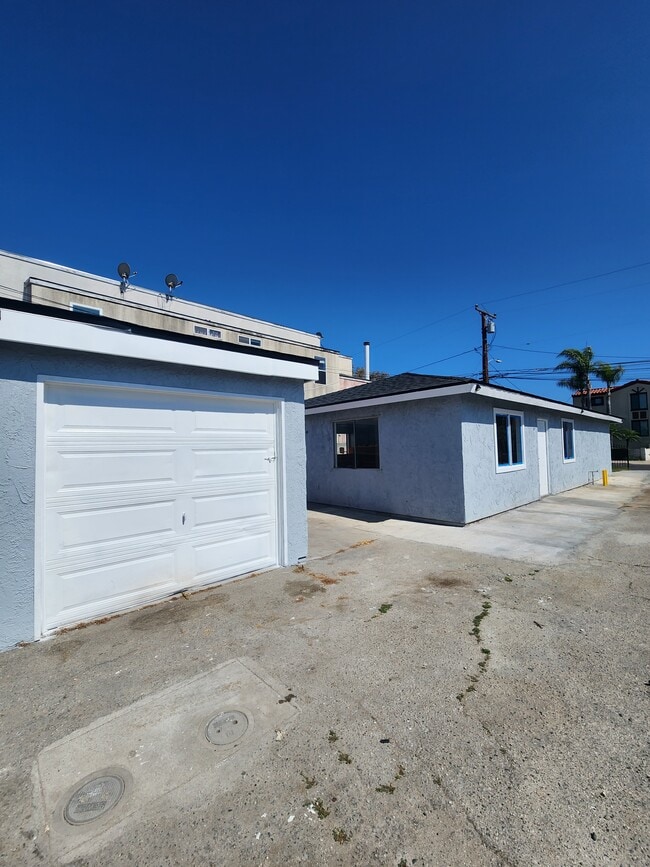 Building Photo - 1450 W 146th St