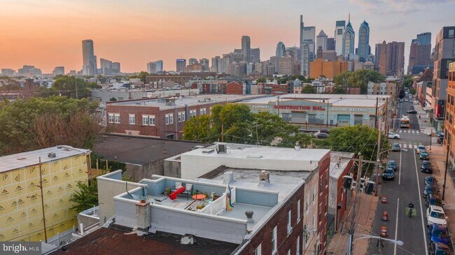 Building Photo - 1126 S 15th St