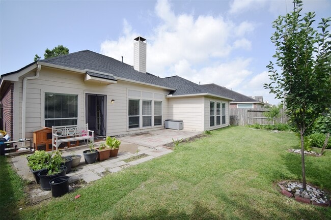Building Photo - 3219 Summerland Dr