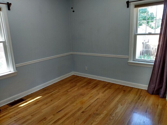 Building Photo - SUPER CUTE 3 BED/2 BATH BUNGALOW IN OLD TOWN LONGMONT