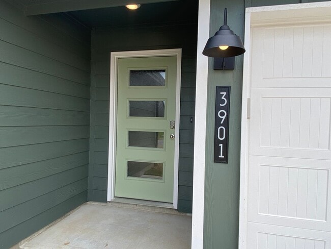 Building Photo - Welcome to your dream rental!!