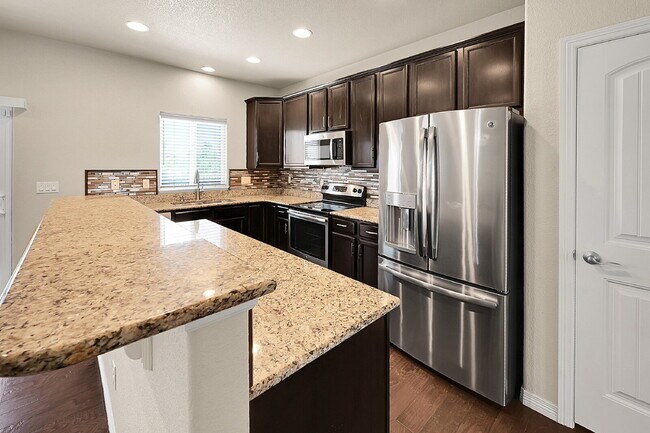 Building Photo - $2,650 - 4 Bed, 2.5 Bath Home with Fenced ...