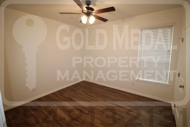 Building Photo - 5103-5105 Red Rose Crossing