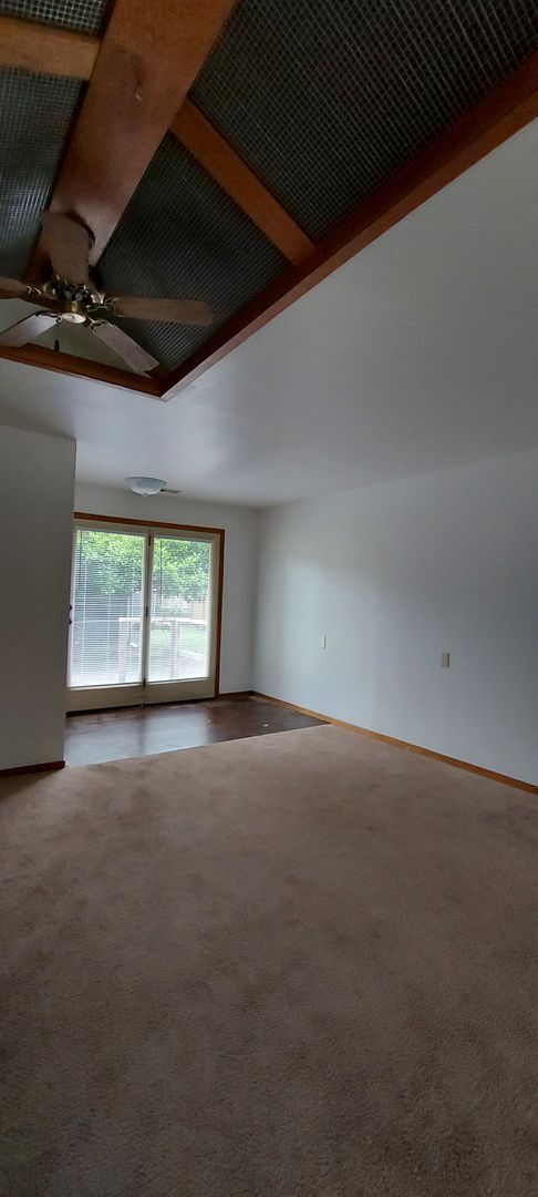 Building Photo - Auburn retro rambler home - 3 bedrooms and...