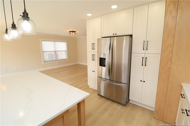 Building Photo - 240 Trayesan Dr