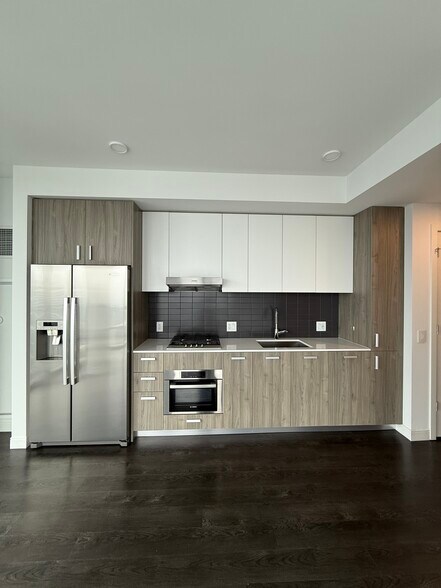 Building Photo - 450 E Waterside Dr